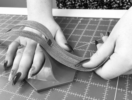 Gypsy Quilter Zipper Jig - Black Rabbit Fabric Inc.